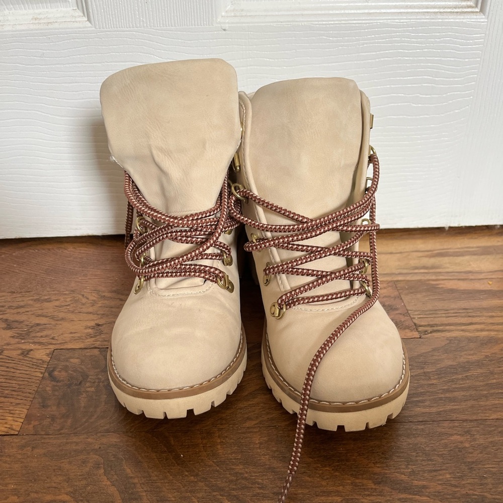 Women's Cream Lace-Up Ankle Boots St John’s Bay Chunky Heel Size 8 1/2 - Picture 3 of 11